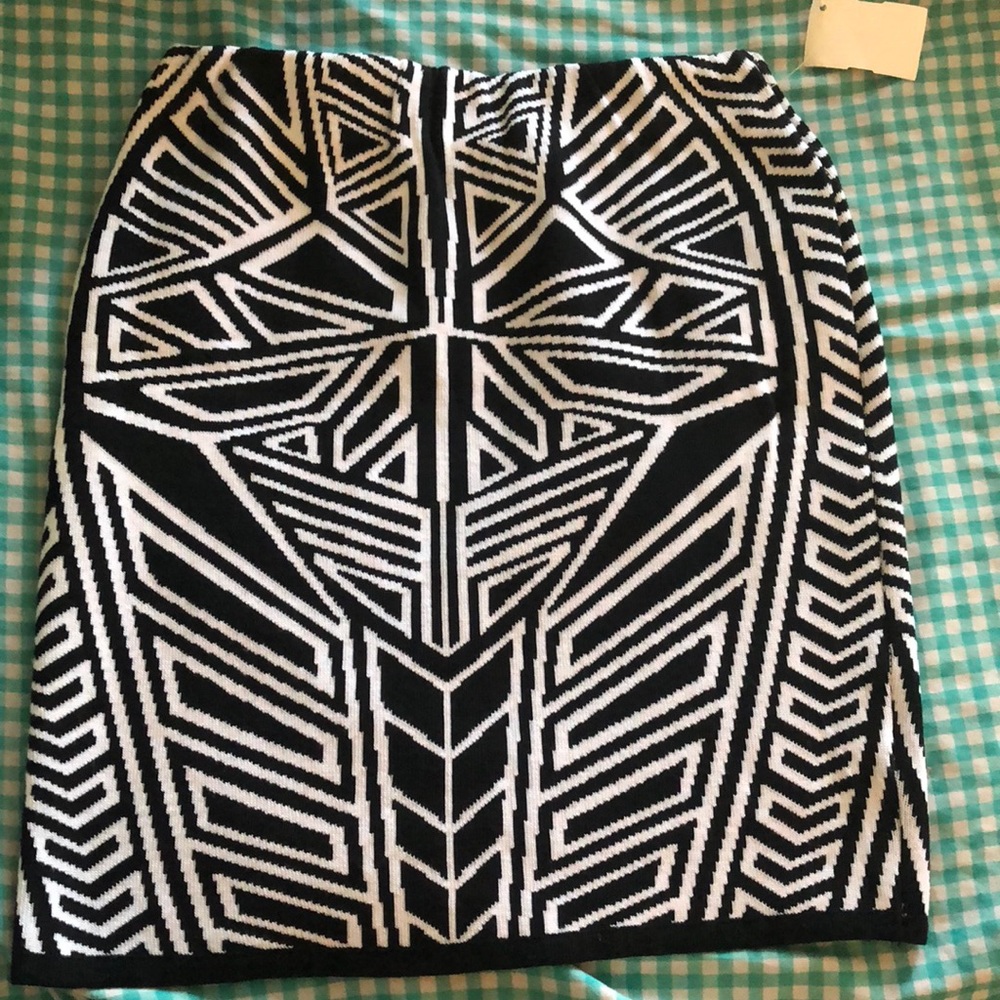 Black & White Pattern Skirt for sale ‼️